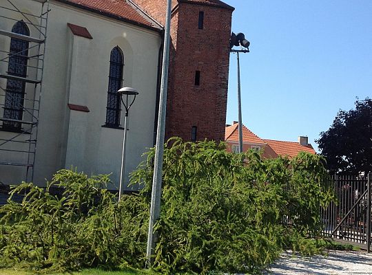 Grafika #2: Gniezno: nawałnica uszkodziła dach