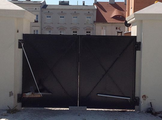 Grafika #15: Gniezno: nawałnica uszkodziła dach