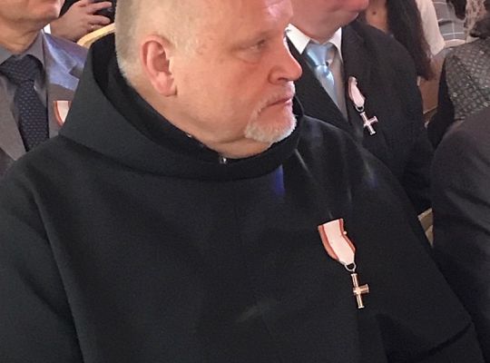 Grafika #2: O. Janusz Jędryszek odznaczony Krzyżem Wolności i Solidarności