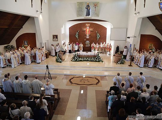 Grafika #7: Święcenia 2017