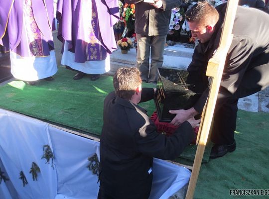 Grafika #11: Pogrzeb o. Andrzeja Deptuły