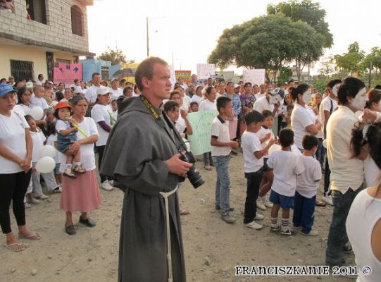 Grafika #1: Santo Domingo: rocznica śmierci o. Mirka