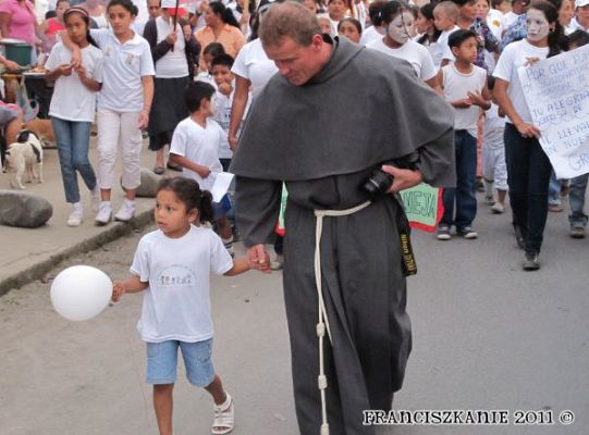 Grafika #16: Santo Domingo: rocznica śmierci o. Mirka