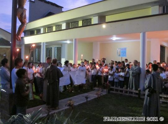 Grafika #30: Santo Domingo: rocznica śmierci o. Mirka