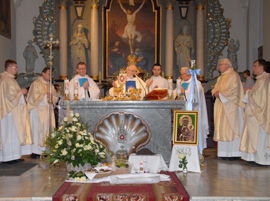 Grafika #2: Uroczystość wprowadzenia Relikwii Krwi bł. Jana Pawła II do Sanktuarium Św. Jakuba Apostoła w Lęborku