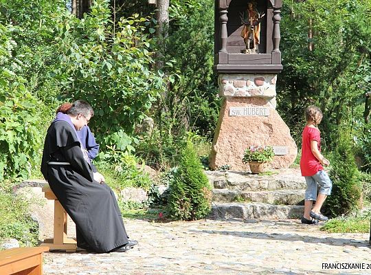 Grafika #2: Pielgrzymi na Świętej Górze Polanowskiej