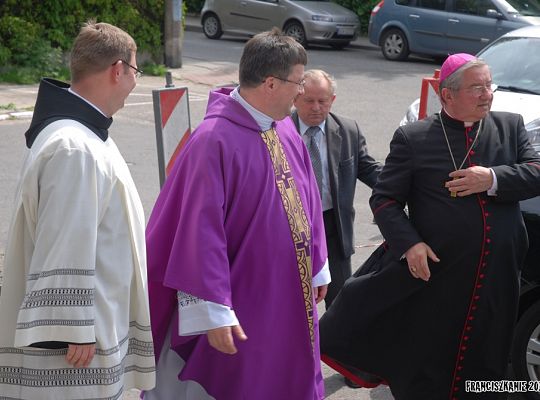 Grafika #1: Pogrzeb o. Witolda Grala