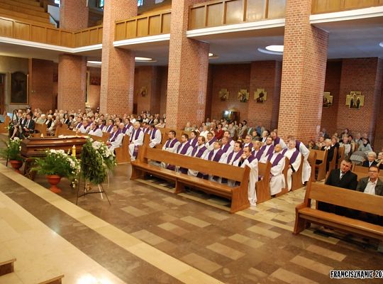 Grafika #2: Pogrzeb o. Witolda Grala