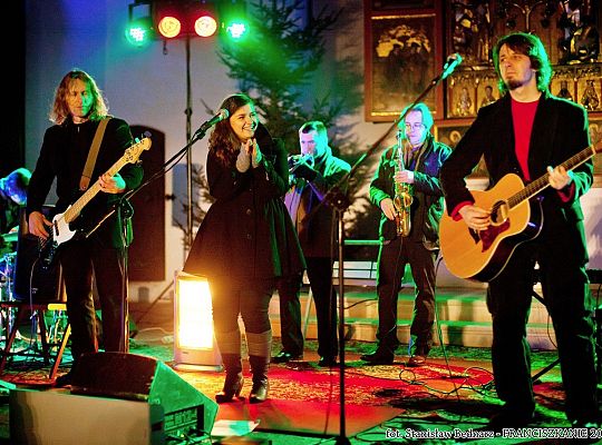 Grafika #10: Gdańsk: kolędy na macie u franciszkanów