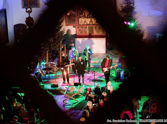 Grafika #18: Gdańsk: kolędy na macie u franciszkanów