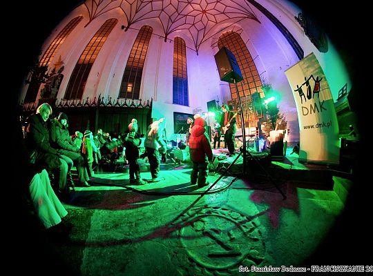 Grafika #20: Gdańsk: kolędy na macie u franciszkanów