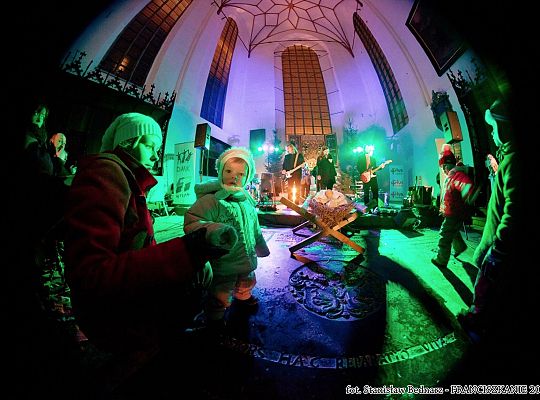 Grafika #21: Gdańsk: kolędy na macie u franciszkanów