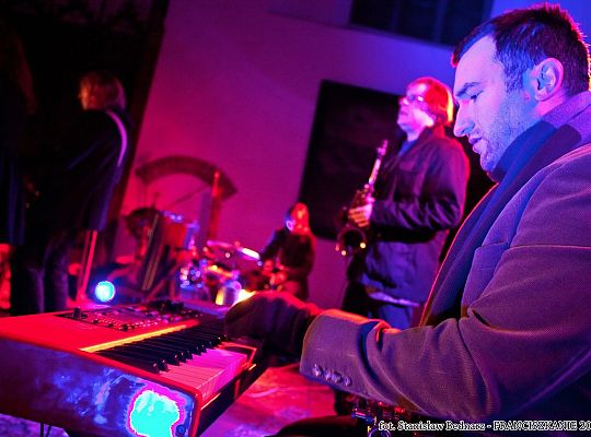 Grafika #22: Gdańsk: kolędy na macie u franciszkanów