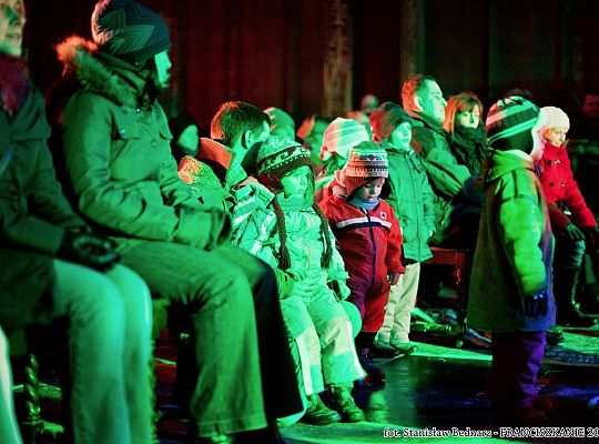 Grafika #23: Gdańsk: kolędy na macie u franciszkanów