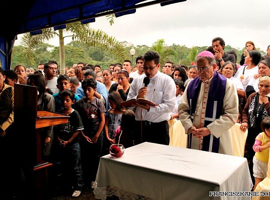 Grafika #15: Santo Domingo: pogrzeb o. Mirka Karczewskiego