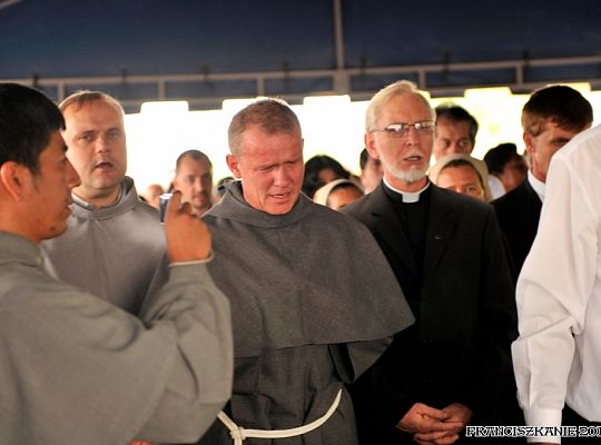 Grafika #20: Santo Domingo: pogrzeb o. Mirka Karczewskiego