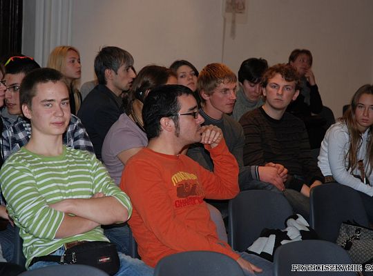 Grafika #4: Prawa człowieka na wojnie