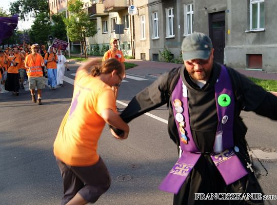 Grafika #18: Pół dnia na franciszkańskiej pielgrzymce