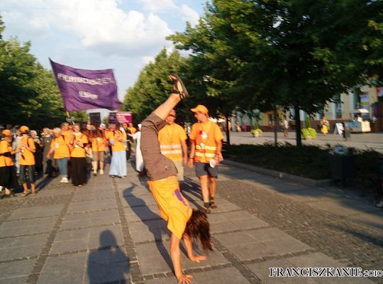Grafika #22: Pół dnia na franciszkańskiej pielgrzymce