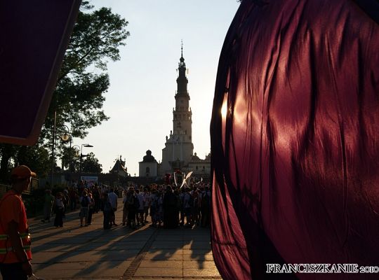 Grafika #25: Pół dnia na franciszkańskiej pielgrzymce