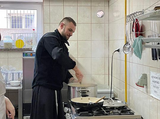 Grafika #1: Franciszkanie z Olsztyna włączają się w pomoc Ukrainie