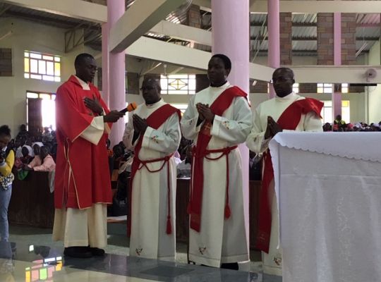 Grafika #0: Kenia: nowi kapłani w prowincji