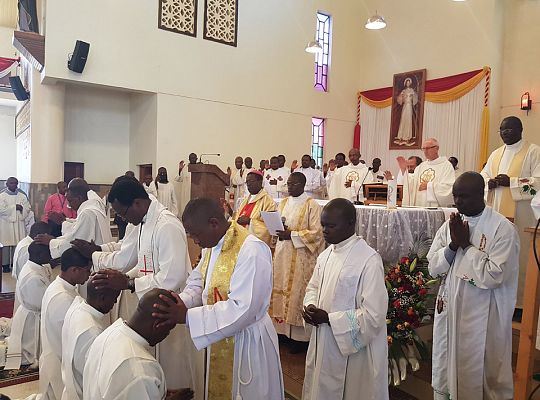 Grafika #4: Kenia: święcenia kapłańskie i diakonatu