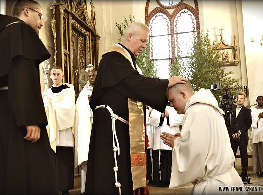 Grafika #22: Elbląg: Święcenia 2016