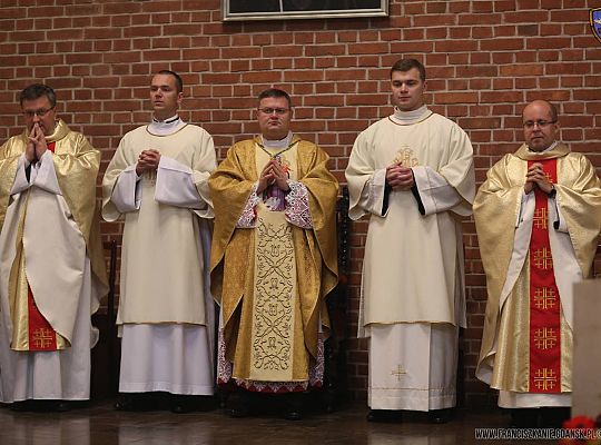 Grafika #3: Święcenia 2015