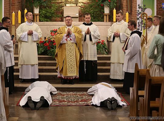 Grafika #15: Święcenia 2015