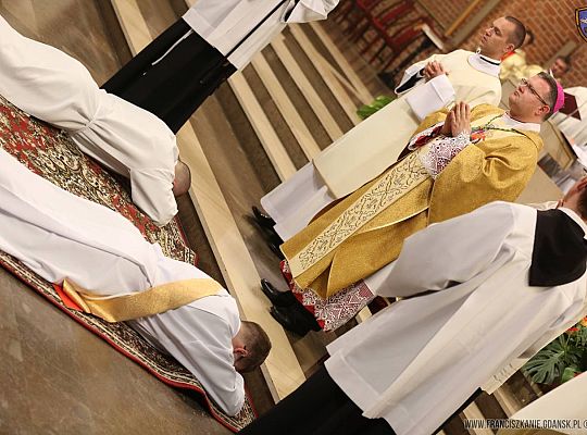 Grafika #18: Święcenia 2015