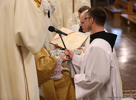 Grafika #24: Święcenia 2015