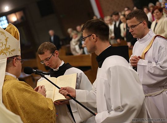 Grafika #25: Święcenia 2015