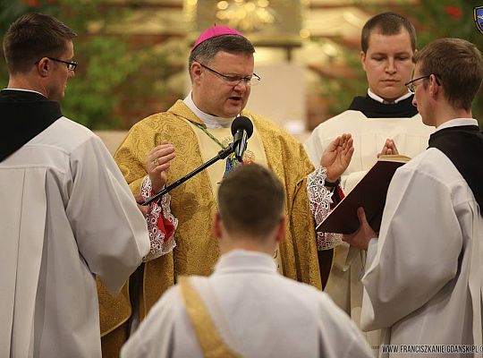 Grafika #28: Święcenia 2015