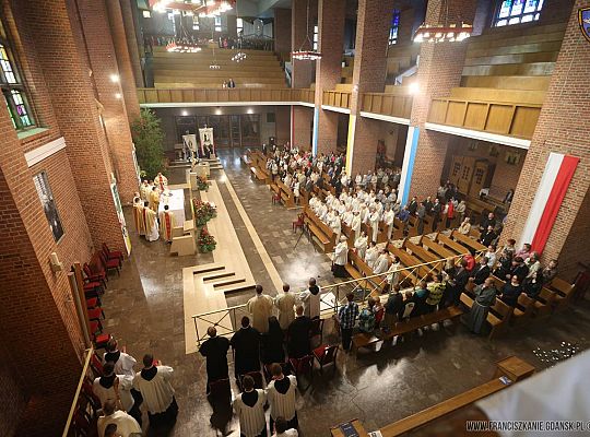 Grafika #39: Święcenia 2015