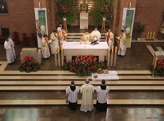 Grafika #40: Święcenia 2015