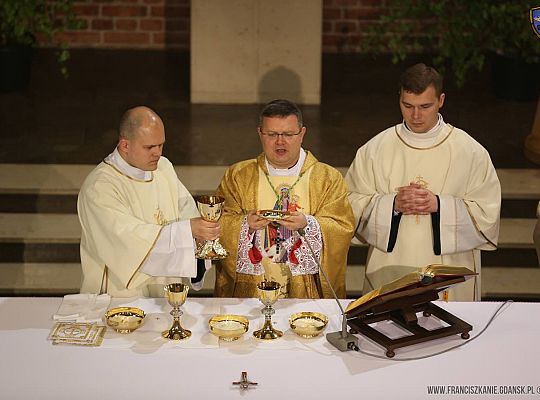 Grafika #41: Święcenia 2015