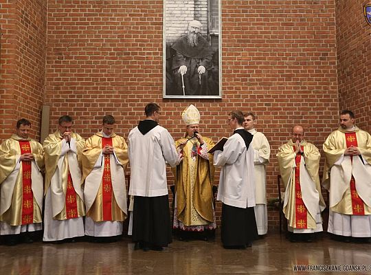 Grafika #45: Święcenia 2015