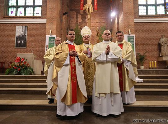 Grafika #47: Święcenia 2015