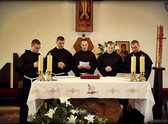 Grafika #1: Święcenia 2014