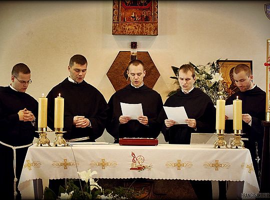 Grafika #3: Święcenia 2014