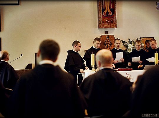 Grafika #6: Święcenia 2014