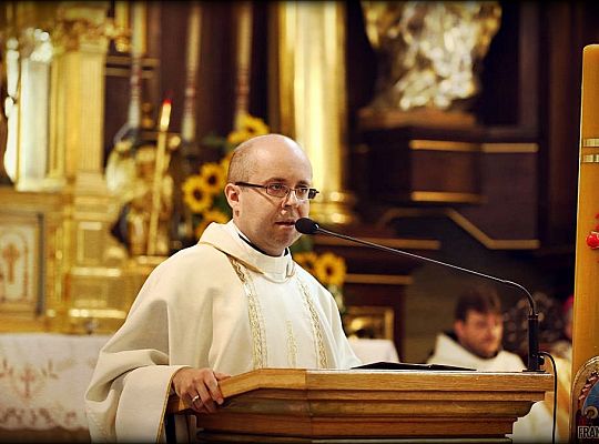 Grafika #9: Święcenia 2014