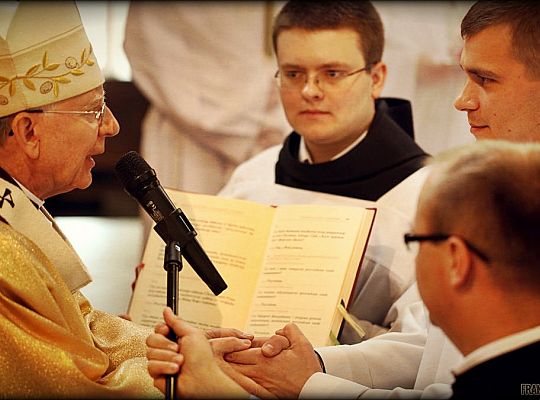 Grafika #18: Święcenia 2014