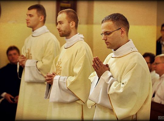 Grafika #23: Święcenia 2014