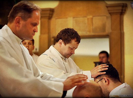 Grafika #24: Święcenia 2014