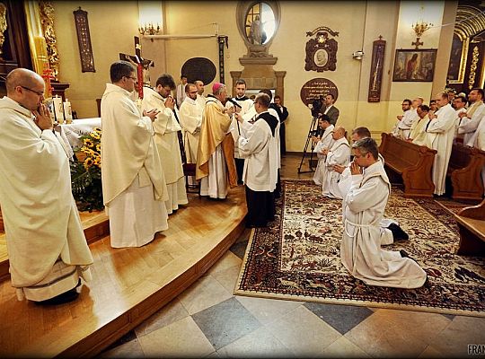 Grafika #27: Święcenia 2014