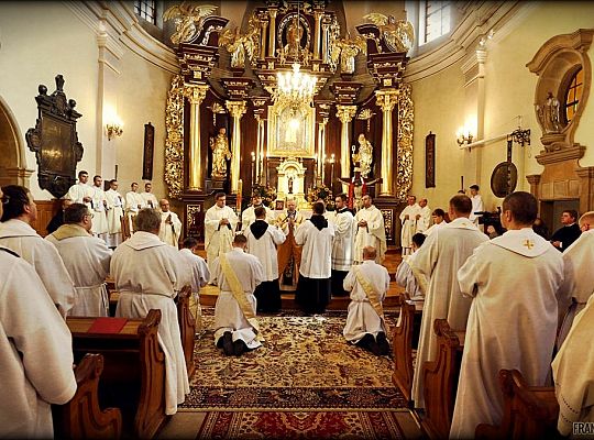 Grafika #29: Święcenia 2014