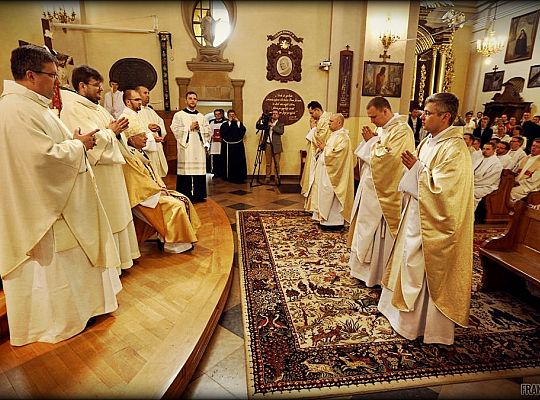 Grafika #30: Święcenia 2014