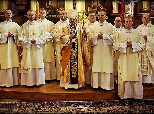 Grafika #38: Święcenia 2014